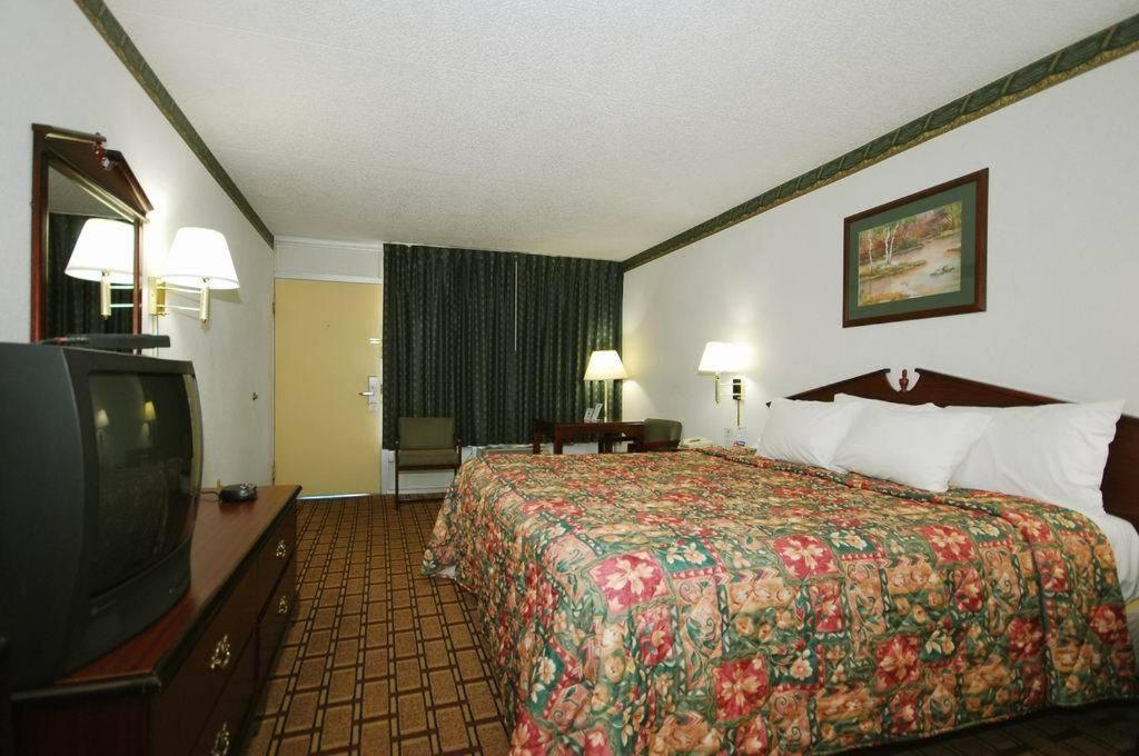 Hotel Days By Wyndham Dickson